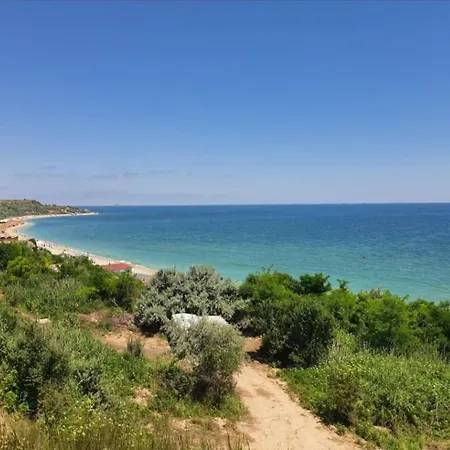 بيت ضيافة La Fernando توزلا