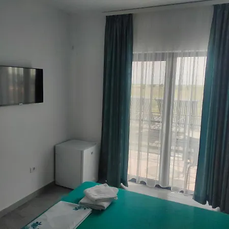 La Fernando بيت ضيافة توزلا