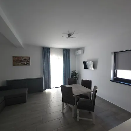 La Fernando 3* Tuzla